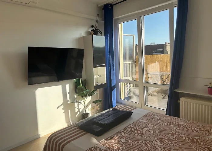Bright Studio Close To Everything!